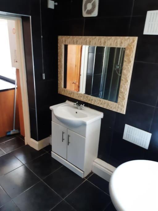 Medway Getaway - 3 Bed Home With Luxury Bathroom Chatham  Eksteriør billede