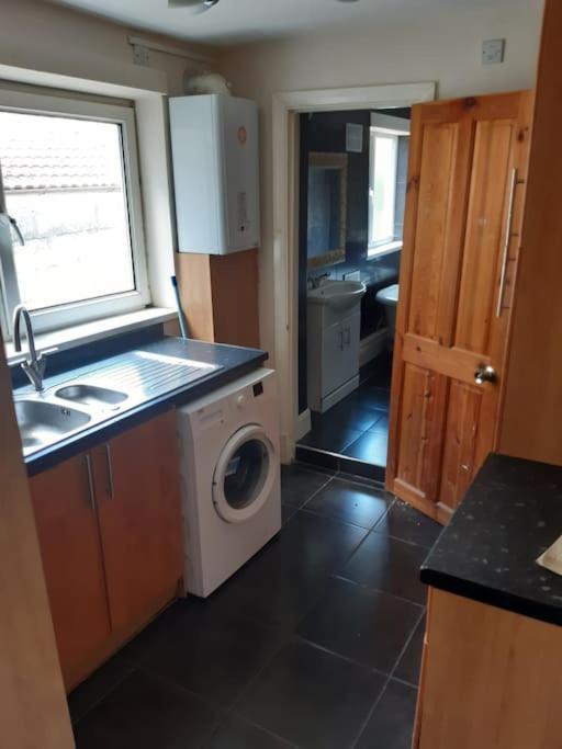 Medway Getaway - 3 Bed Home With Luxury Bathroom Chatham  Eksteriør billede