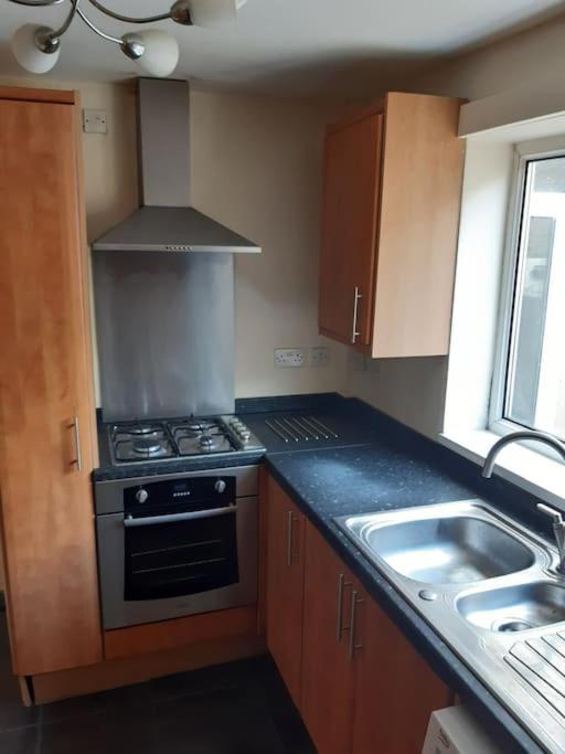 Medway Getaway - 3 Bed Home With Luxury Bathroom Chatham  Eksteriør billede
