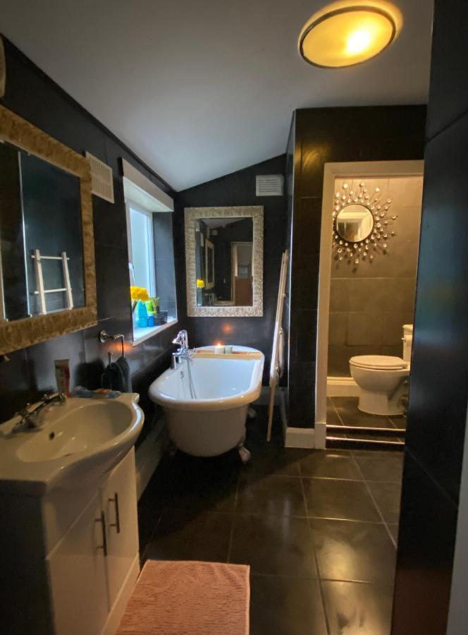 Medway Getaway - 3 Bed Home With Luxury Bathroom Chatham  Eksteriør billede