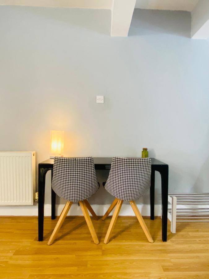 Medway Getaway - 3 Bed Home With Luxury Bathroom Chatham  Eksteriør billede