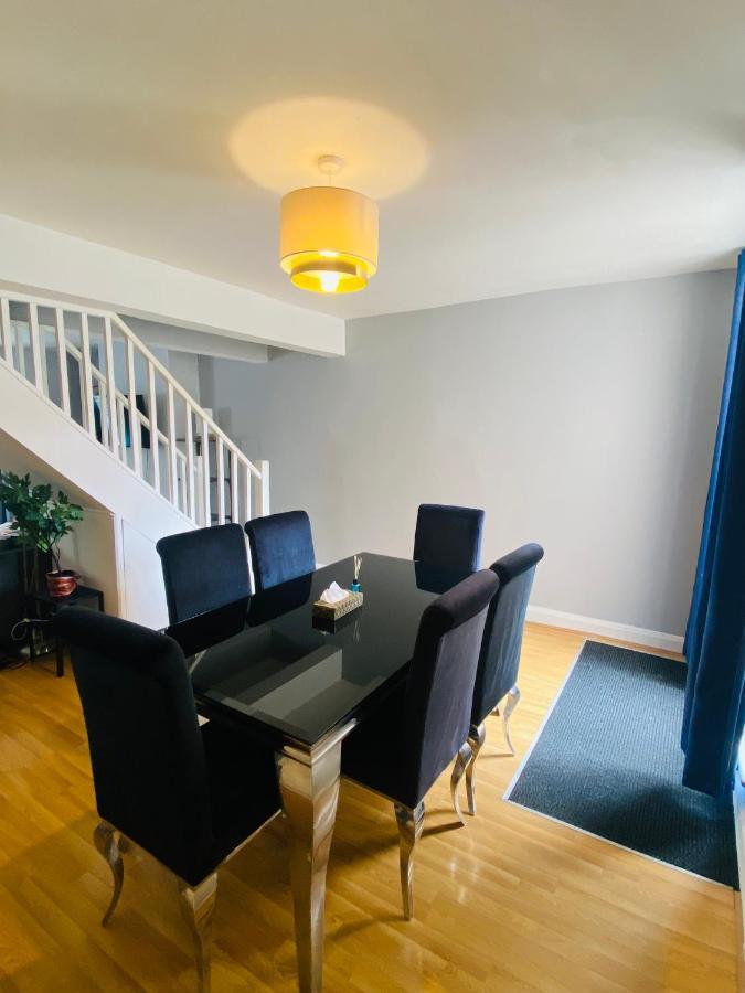 Medway Getaway - 3 Bed Home With Luxury Bathroom Chatham  Eksteriør billede