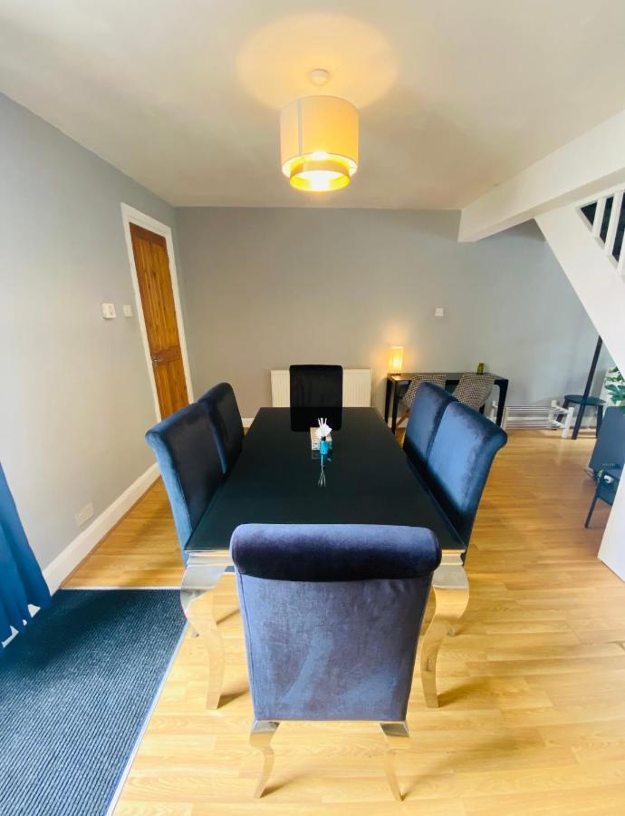 Medway Getaway - 3 Bed Home With Luxury Bathroom Chatham  Eksteriør billede